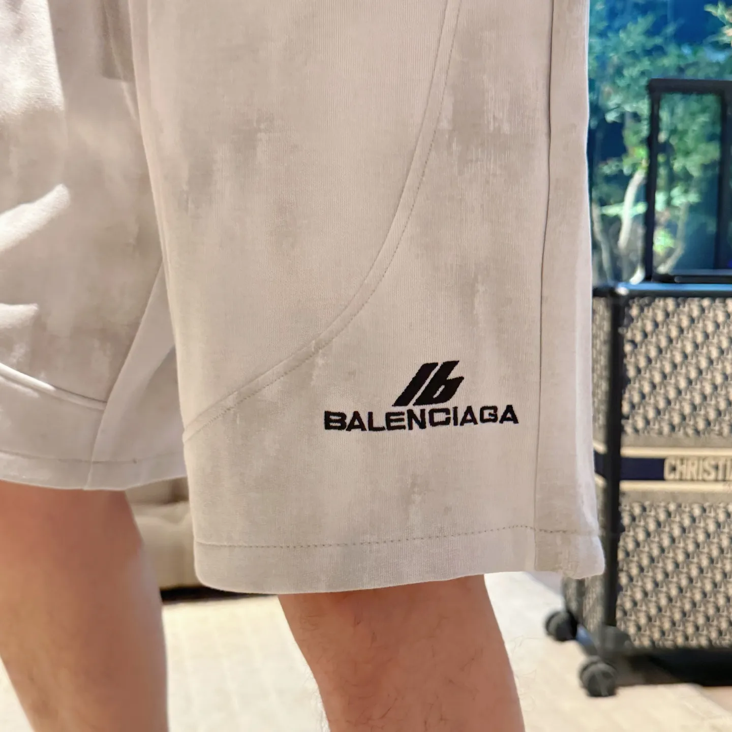Balenciaga's three-standard complete 2026 summer New Arrival men's casual shorts, advanced custom-made Breathable fabric, Breathable fabric, extremely stretchy and comfortable, impeccable details, top-grade accessories, original logo design concept, delicate and soft feel! The upper body fit is awesome! Size: M-XXXL Please state your height and weight when ordering